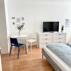 Apartment Cosy Near Schoenbrunn & Meidlinger Market, Wien