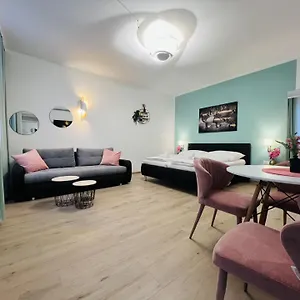 Wf-apartment Westbahnhof 아파트